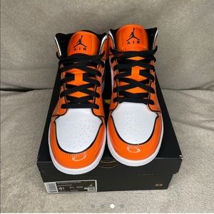 Nike Air Jordan 1 Retro Mid
SE GS "Turf Orange" Mens 4.5Y/Womens 6